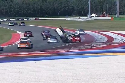 Bandiera rossa a Misano: l'incopevole Nardilli centra Bernazzani e si ribalta!