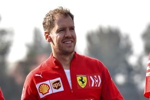 „Vettelnek el kell fogadnia, amit a Ferrari kínál, nem az ő kezében van a döntés!”