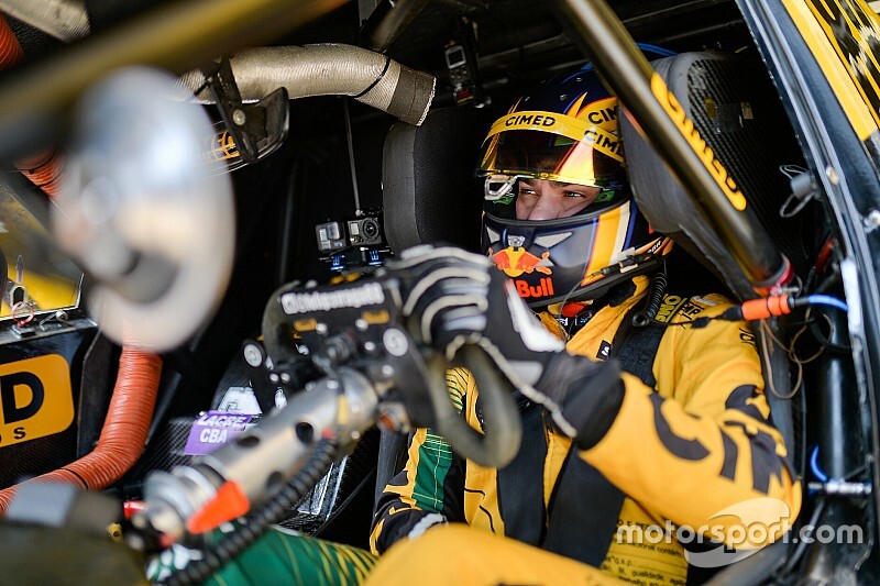 Fraga diz que não quer “pensar nos adversários” na decisão em Interlagos