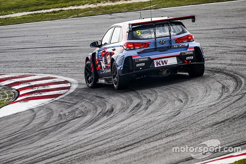 Course 1 : Michelisz se rapproche du titre, Guerrieri et Muller résistent