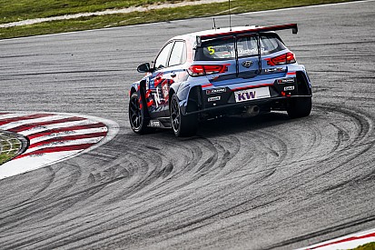 Course 1 : Michelisz se rapproche du titre, Guerrieri et Muller résistent