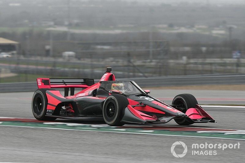Palou se estrena en la IndyCar en una jornada condicionada