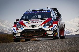 Evans enchaîne les spéciales, Tänak part en tonneaux
