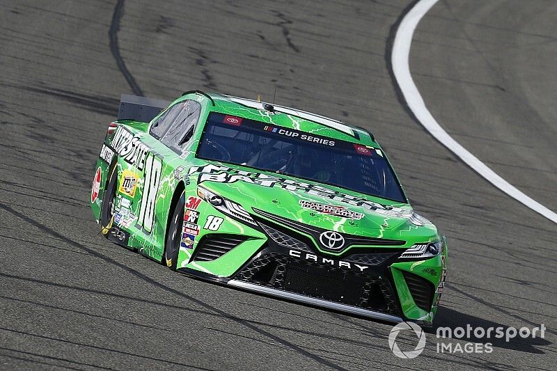 Kyle Busch, Joe Gibbs Racing, Toyota Camry Interstate Batteries 