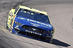 Points leader Ryan Blaney out after early crash at Phoenix