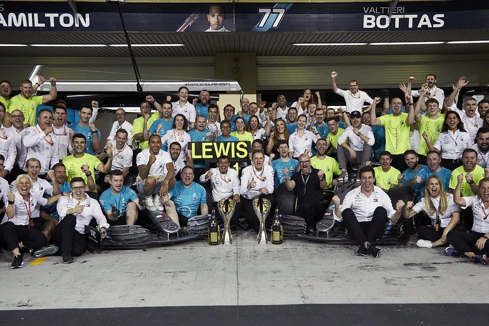 Lewis Hamilton, Mercedes AMG F1, Valtteri Bottas, Mercedes AMG F1, Toto Wolff, Mercedes AMG, y todo el equipo Mercedes