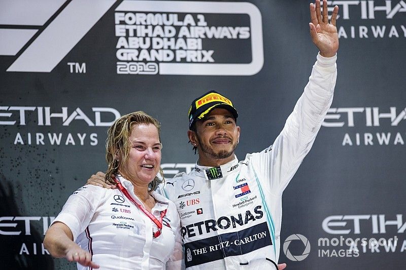 The Mercedes trophy delegate and Lewis Hamilton, Mercedes AMG F1, 1st position, on the podium