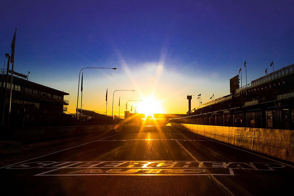 Bathurst 1000 date clash drama erupts for Supercars