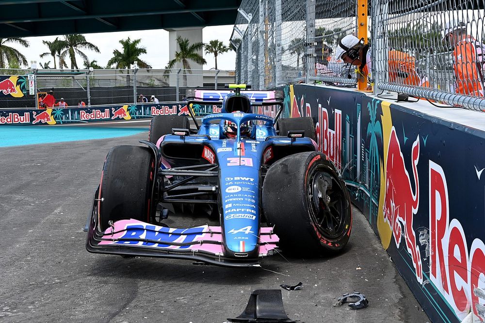 Esteban Ocon, Alpine A522, crash