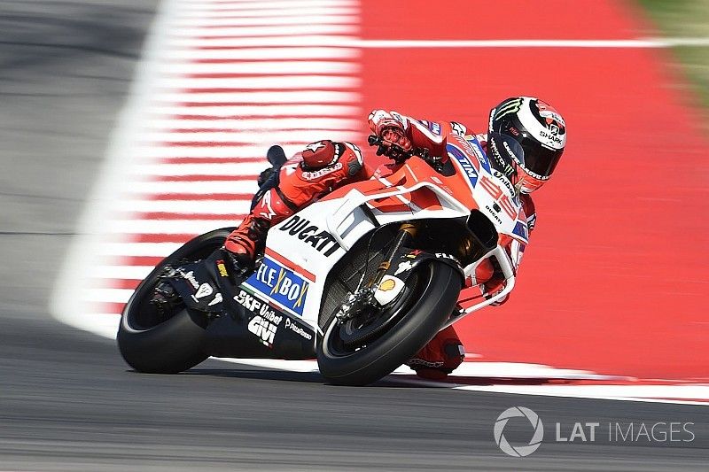 Lorenzo: "Si Dovizioso se juega el título al final, haré lo que pueda para que lo gane"