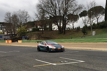 Lucas Di Grassi in azione a Vallelunga sulla Tesla da corsa!