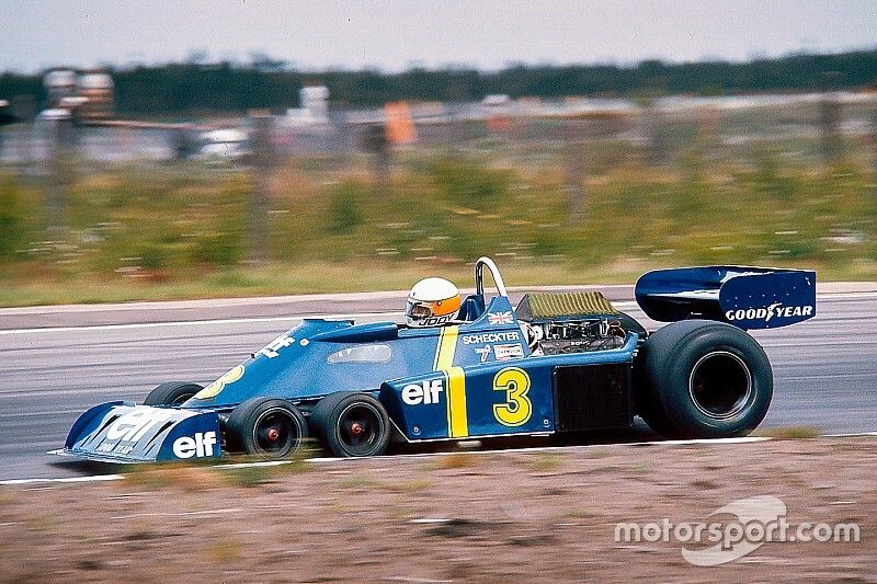 Грожан показал, как собирает модель Tyrrell