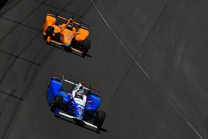 Sato szerint lenyűgöző az, amit Alonso csinál az Indy 500-on