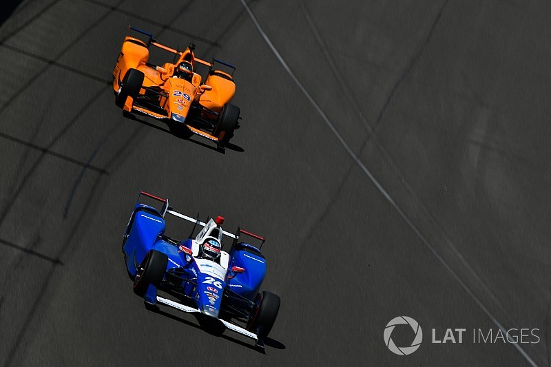 Mesmo sem quebrar, Alonso não ganharia Indy 500, diz Sato