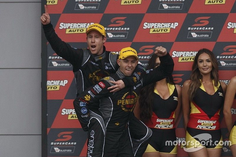 Race winners David Reynolds, Luke Youlden, Erebus Motorsport Holden