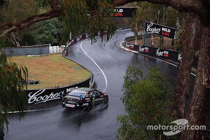 Bathurst 1000: Prodrive leads, McLaughlin out of the race