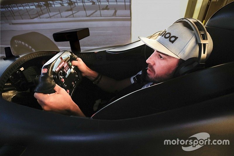 Fernando Alonso in the Honda Performance Development simulator