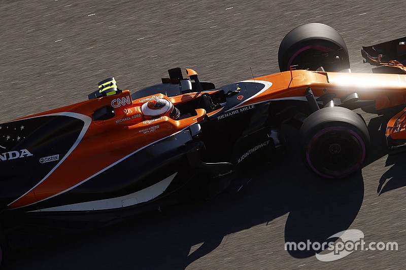 【F1】アロンソ「4戦目でペナルティなんて、バンドーンが気の毒だ」