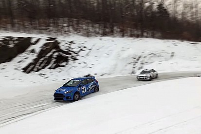 Une Ford Focus RS et une Subaru Impreza s'affrontent