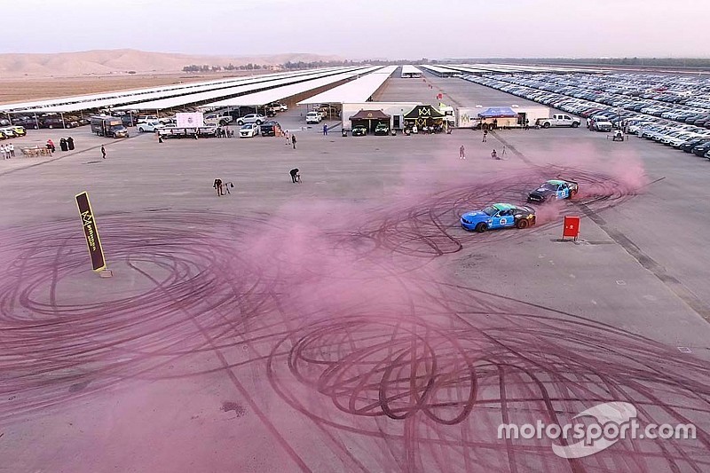 VIDÉO - Nouveau record du monde de drift pour deux Ford Mustang