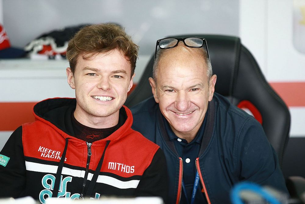 Gelar BSB Tarran Mackenzie Lanjutkan Sukses Ayah-Anak di Balap Motor