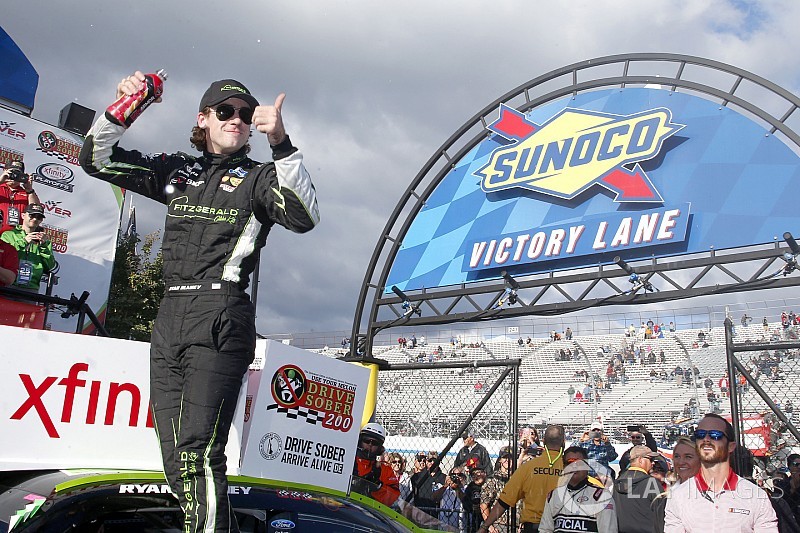 Blaney domina e vence fácil em Dover