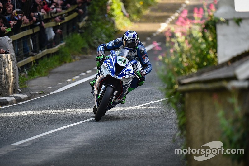 Isle of Man TT 2017: Senior TT-Abbruch nach Sturz von Ian Hutchinson