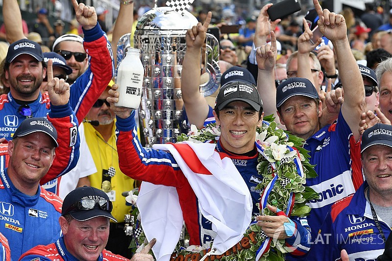 Indy 500: Takuma Sato kazandı, Alonso'nun motoru patladı