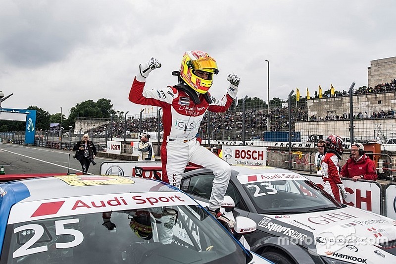 Mikel Azcona: “Mi sueño sería competir en el DTM“