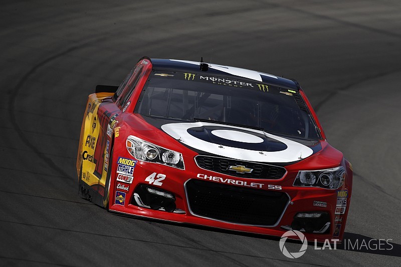 Kyle Larson si conferma re in Michigan battendo Chase Elliott