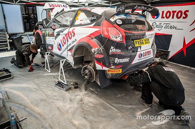 Riparazioni sulla Ford Fiesta R5 di Kajetan Kajetanowicz