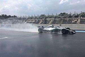 Bottas 130 kört tesztelt a Pirellinek