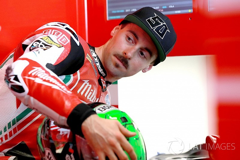 Alami kecelakaan, Laverty patah tulang panggul