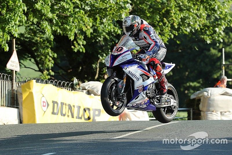 Isle of Man TT: Hickman tops Superbikes at 132.806mph