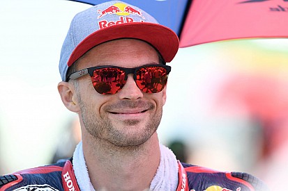 Niente 8 Ore di Suzuka per Leon Camier: si è fratturato la vertebra C5 cadendo nei test