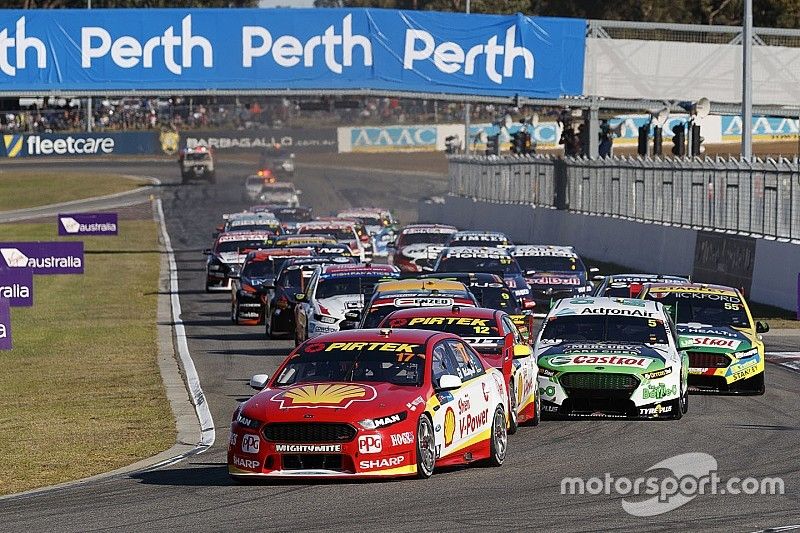 Scott McLaughlin, DJR Team Penske Ford leads at the start