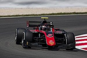 Russell derrota De Vries em duelo na Espanha; Câmara é 7º