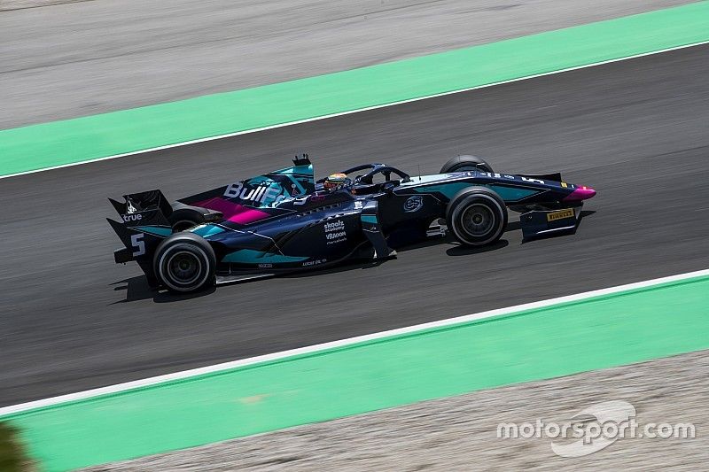 Albon é pole na Espanha; Sette Câmara tem problemas e é 14º