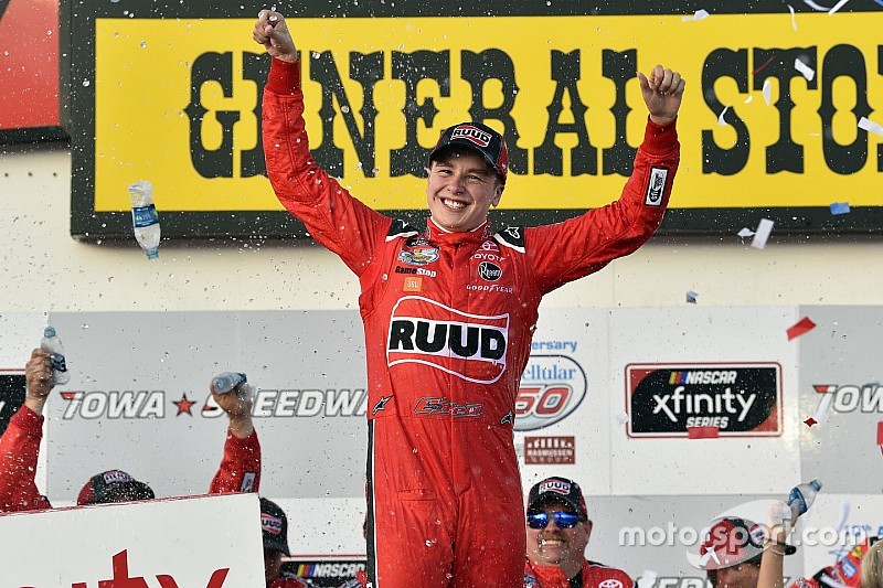 Bell supera Allgaier e vence pela terceira vez seguida