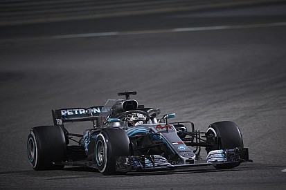 Hamilton maant Mercedes communicatie te verbeteren