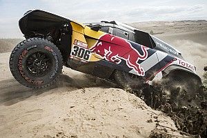 Solo tres Peugeot y Al Attiyah luchan por el liderato cuatro días después