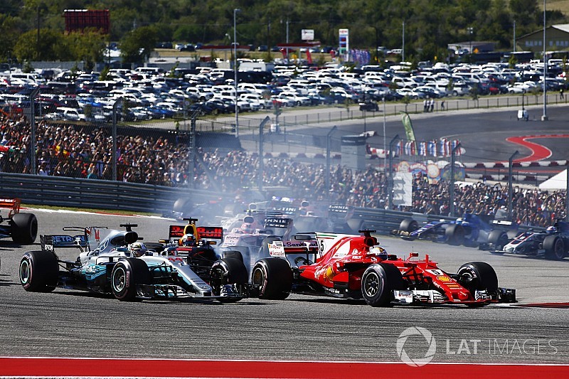 Hamilton akui tetap santai saat tersalip di tikungan pertama