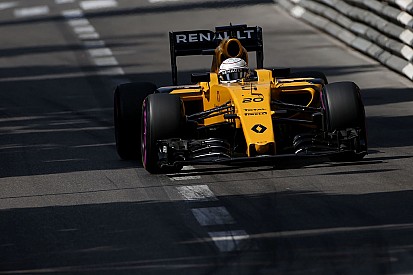 Magnussen escapes penalty after Q1 pitlane incident