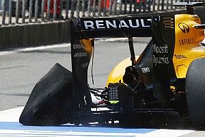 Tyre failures halt F1 practice in China