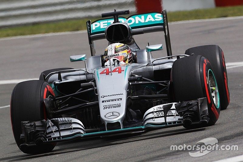 Mercedes: Times tumble on opening day in Montreal