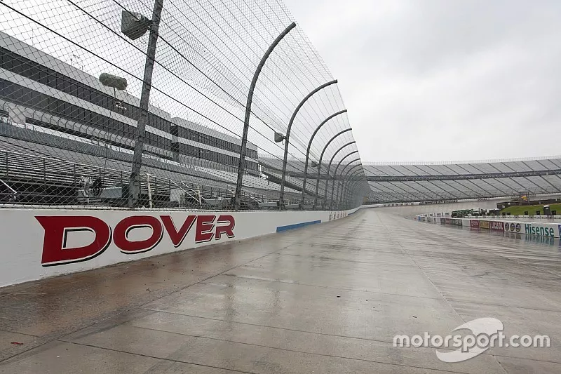 Regen am Dover International Speedway