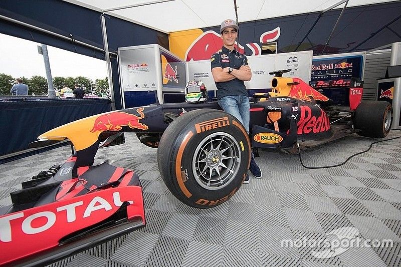 Sérgio Sette Câmara faz demonstração com Red Bull na Escócia