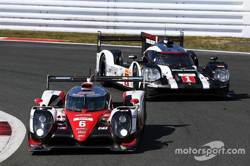 #6 Toyota Racing Toyota TS050 Hybrid: Stéphane Sarrazin, Mike Conway, Kamui Kobayashi, #1 Porsche Team Porsche 919 Hybrid: Timo Bernhard, Mark Webber, Brendon Hartley