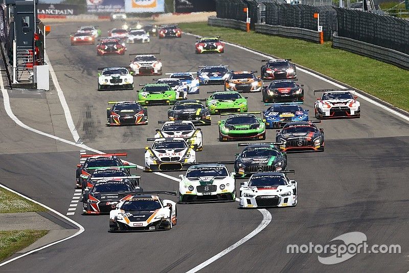 Start action: #58 Garage 59 McLaren 650S GT3: Rob Bell, Alvaro Parente leads