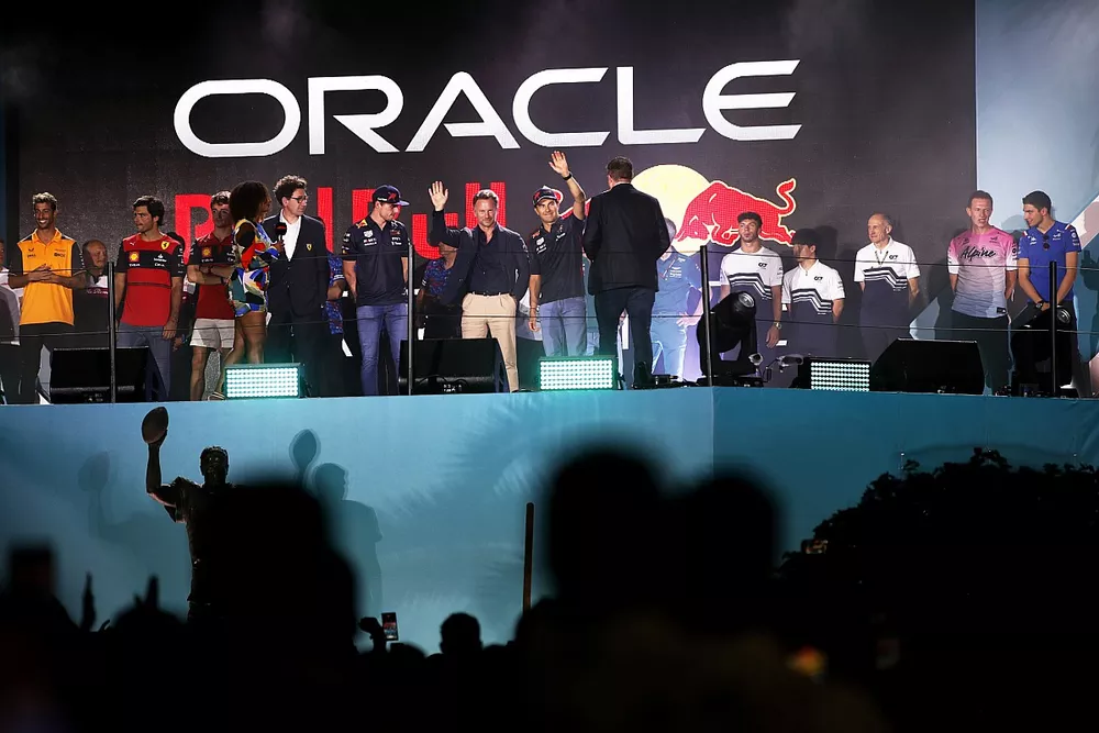 Christian Horner, Team Principal, Red Bull Racing, Sergio Perez, Red Bull Racing, wave to the crowd